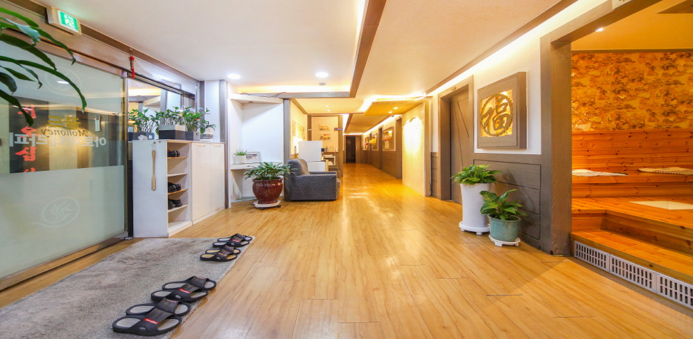 인천 구월동 예술회관역 골드아로마테라피 로비 2