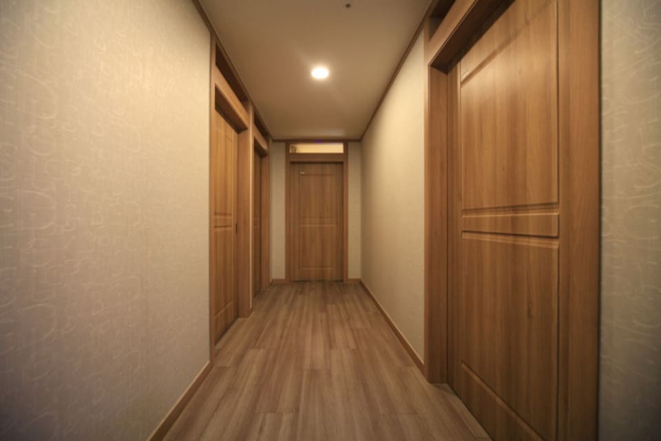 서울 동대문구 용두동 경동힐링센터 복도 2