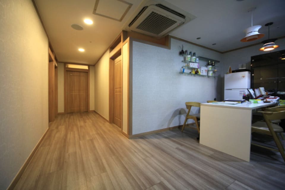 서울 동대문구 용두동 경동힐링센터 복도 1