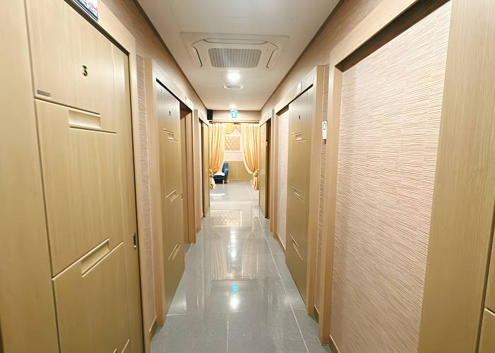 경남 창녕군 성산면 중국전통마사지 복도 1
