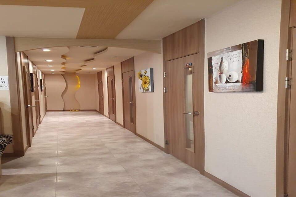 경기 화성시 만세구 송산면 봉가리 왕부마사지 복도