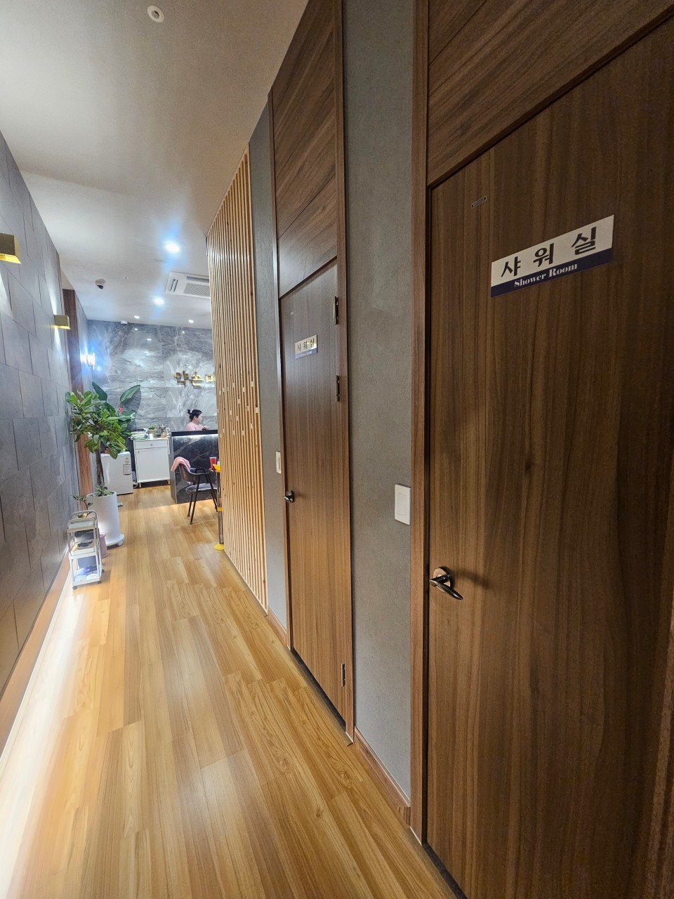 청주 흥덕구 오송읍 약손마사지 복도 2