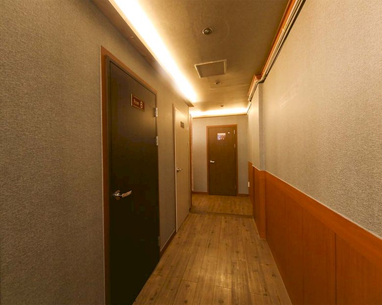 김해 삼계동 장신대역 첨밀밀샵 복도 1