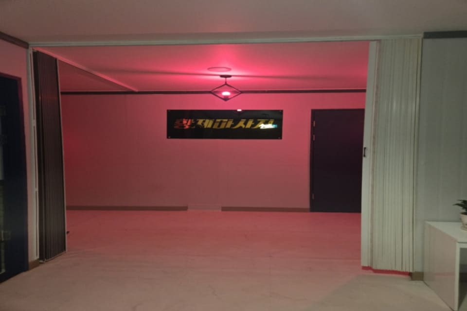 대전 유성구 봉명동 황제마사지 복도 1