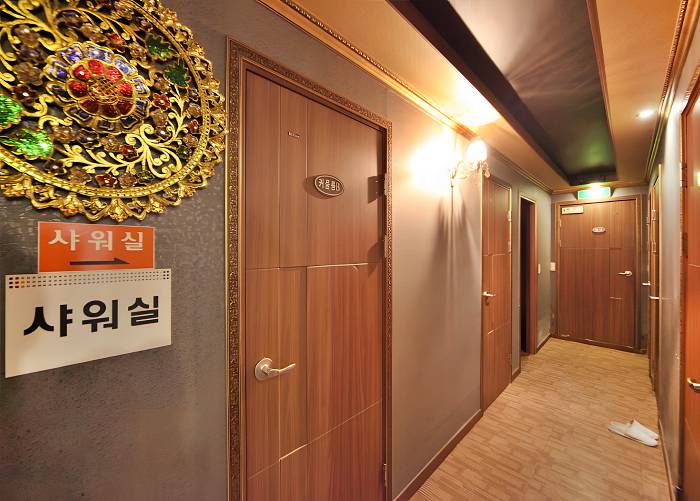 부산 연산동 연산역 룽타이 복도 2