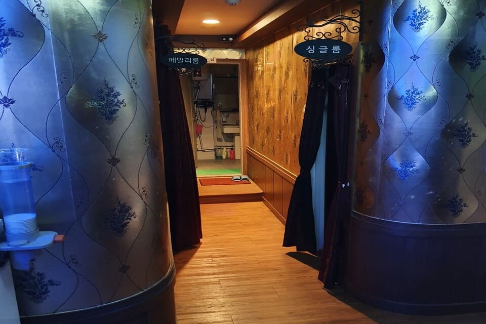 충남 태안군 태안읍 남문리 휴중국정통마사지 복도 2