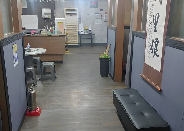 경남 함양군 수동면 전통안마원 복도 1
