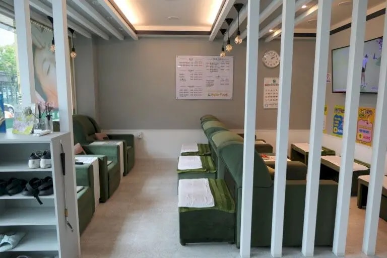 양산 물금읍 헬로풋 로비 2