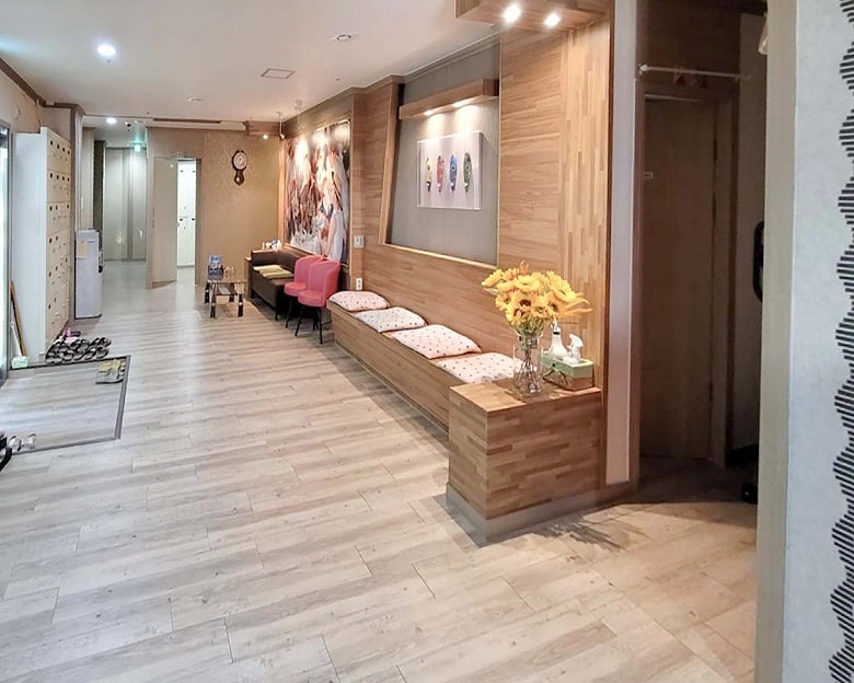 광주 치평동 상무모션테라피 로비 2