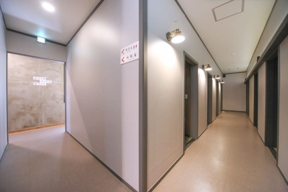 충남 아산시 배방읍 공수리 쉼테라피 복도 1
