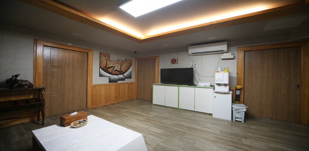 진주 상대동 더아로마 로비 3