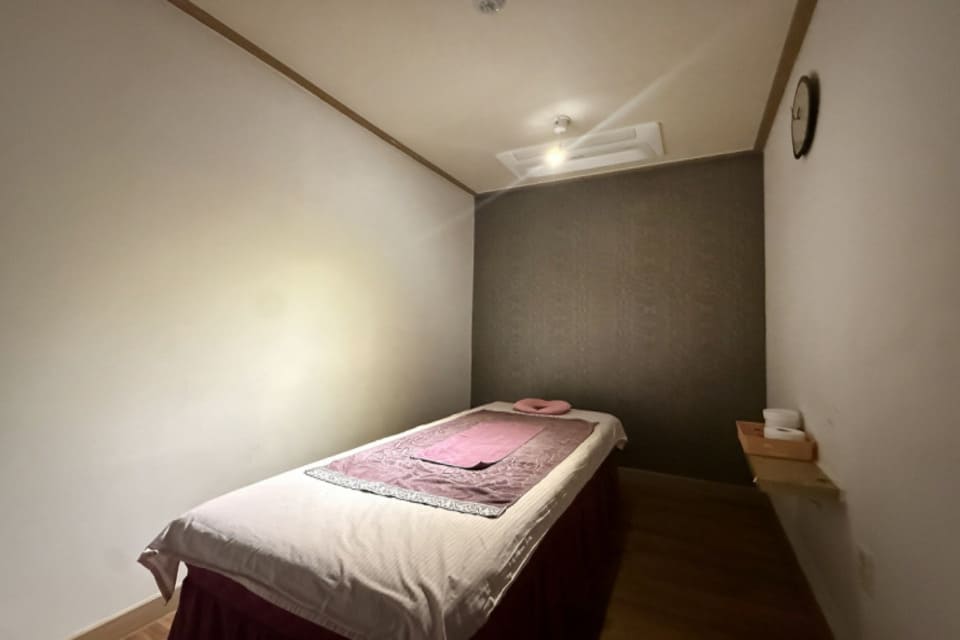 충남 천안시 서북구 성정동 M중국마사지 관리실 1