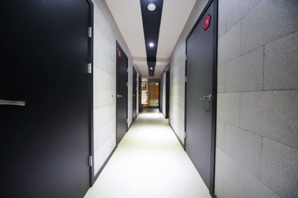 인천 중구 인현동 약손아로마 복도 2