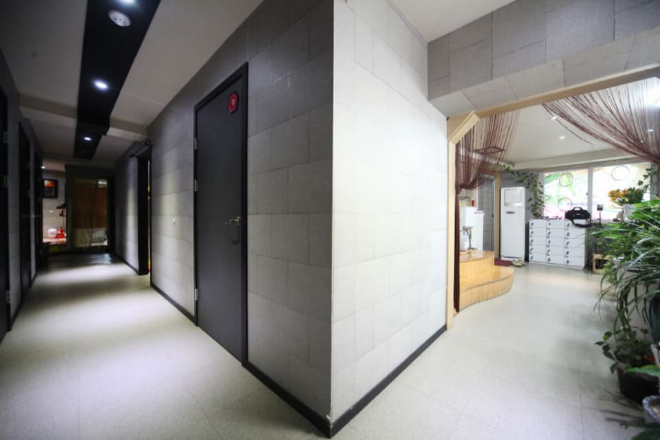 인천 중구 인현동 약손아로마 복도 1